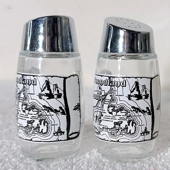 Vintage  Glass Newfoundland And Labrador Salt & Pepper Shakers - Picture 2 of 8